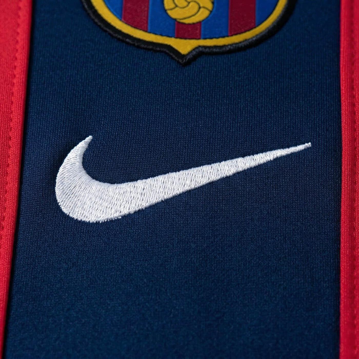 Camisa Barcelona Vermelha Azul Manga Longa