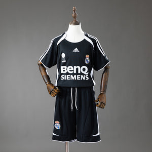 Kit Infantil Real Madrid 06/07