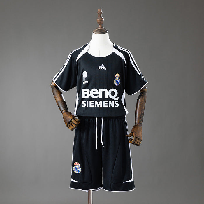 Kit Infantil Real Madrid 06/07