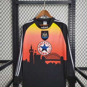 Camisa Newcastle United Retrô Manga Longa 96/97