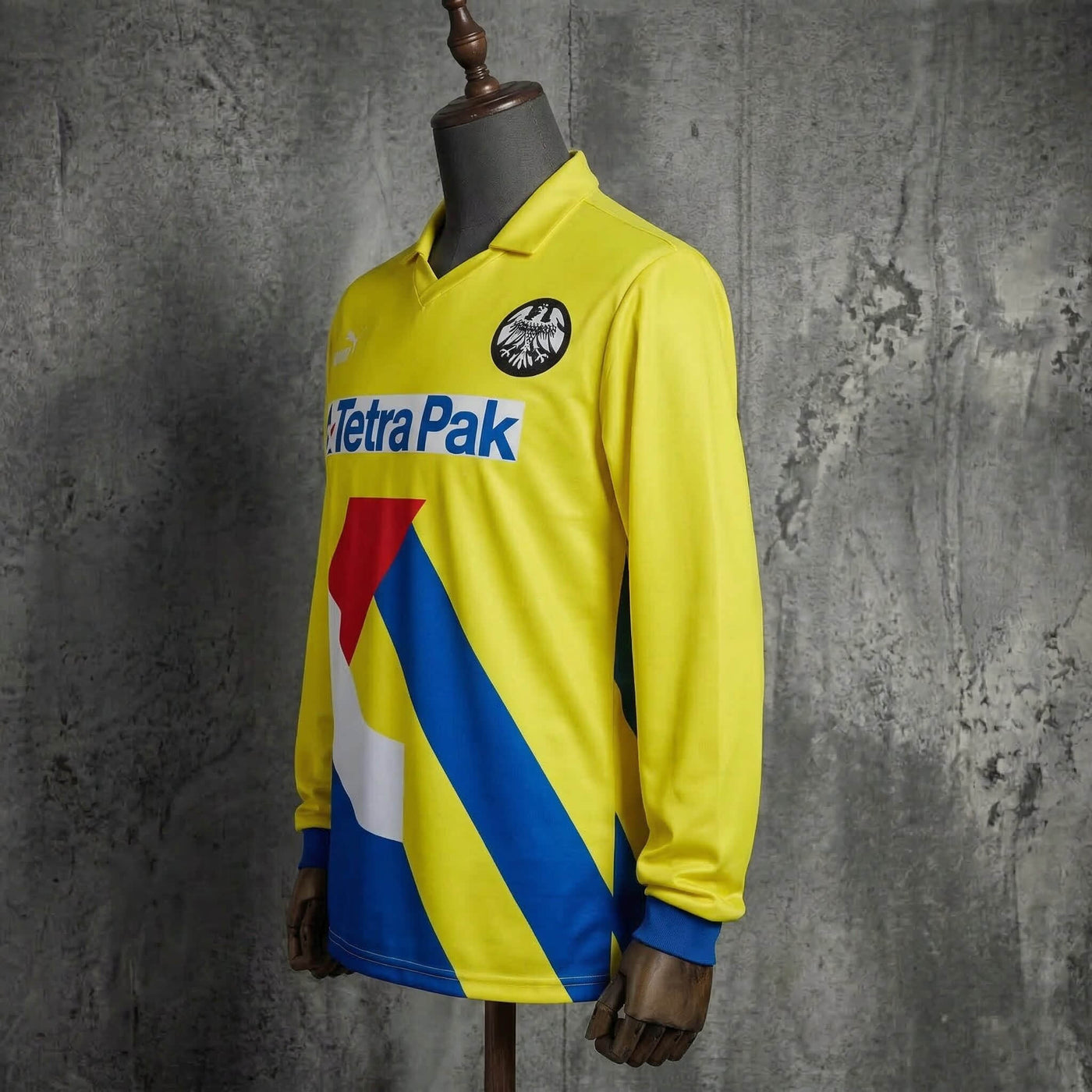Camisa Eintracht Frankfurt Retrô Manga Longa 93/96